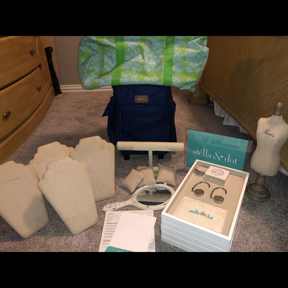 Stella & Dot display items
